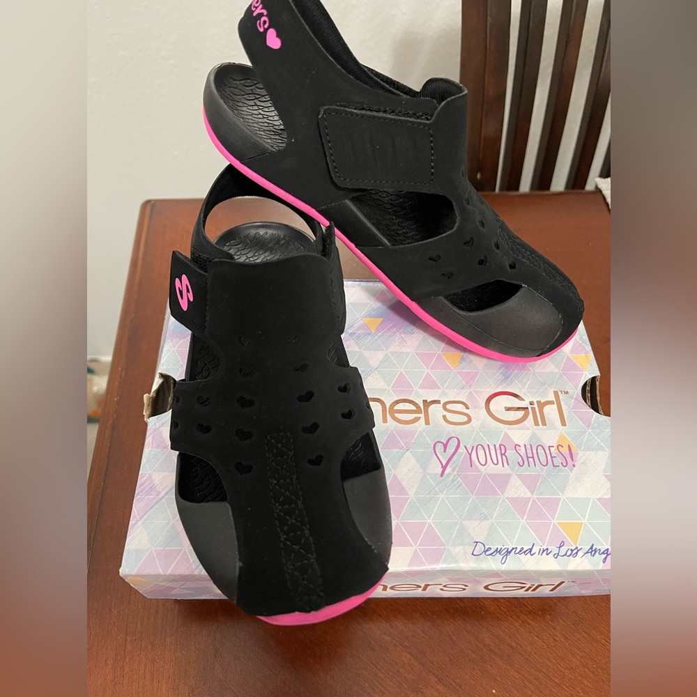 Brand new size 1 little girl Skechers